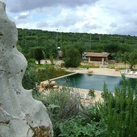 Bioagriturismo Masseria Sciaiani Piccola Hotel *